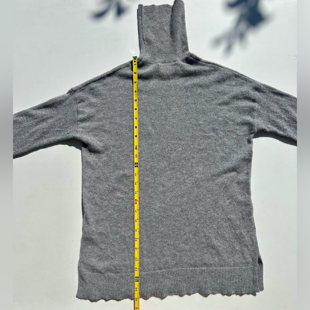 EUC Nordstrom 100% Cashmere Women's Gray Turtleneck Sweater, M - Picture 7 of 12